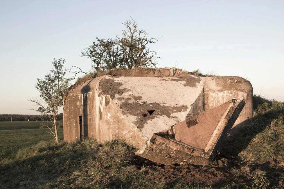 Bunkercut: umělec rozřezal bunkr u Vratěnína, rozpoutal vlnu nesouhlasu.