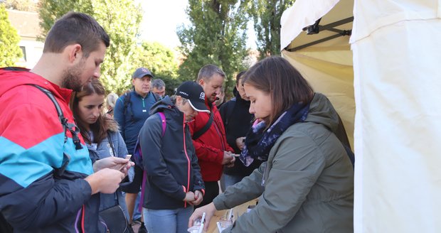 Do Moravské Nové Vsi zavítaly na burčák stovky turistů.