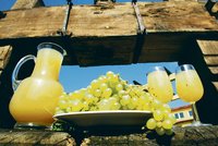 Burčák: Kvůli nevalné úrodě vinaři i prodejci klamou zákazníky