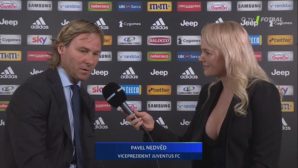 Pavel Nedvěd pohledem uhýbal před výstřihem Burdové