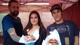 Burger Street Festival v Brně: Červí chipsy, hranolky z batátů a burger plněný bramborákem