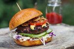 Nejlepší burgery z domácího grilu: Hovězí, krůtí i pro vegetariány