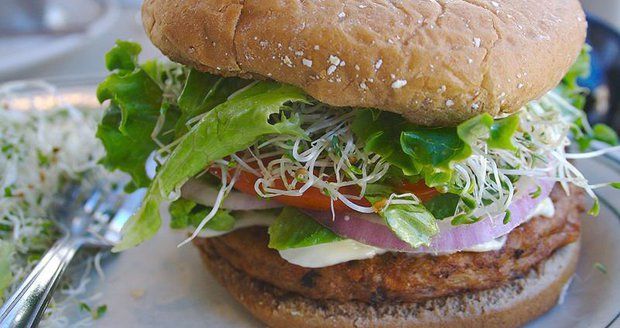 Francie zakázala vegetariánské burgery. Za porušení zákona hrozí pokuta 10 milionů