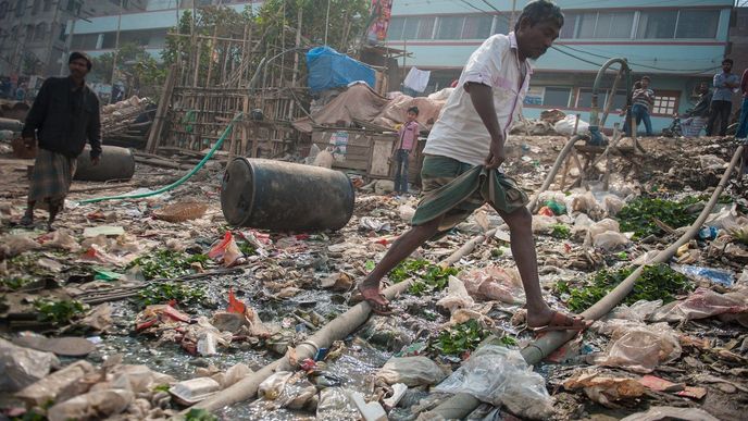 Bangladéšská řeka Buriganga patří k nejšpinavějším tokům na světě