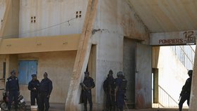 Extremisté v Burkině Faso v minulosti útočili na armádu a ambasádu Francie (03.03.2018)