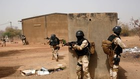 Při výbuchu nálože v Burkině Faso zahynulo 14 civilistů (ilustrační foto)