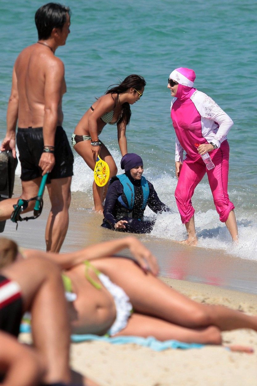 Ve Francii se objevily zákazy burkin - muslimských celotělových plavek.