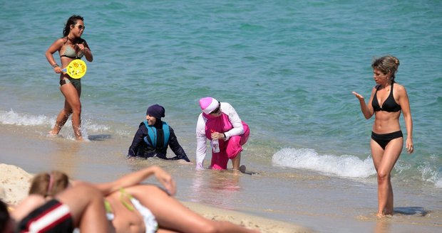 Burkiny přišly z Austrálie. Jejich autorka: Muslimy začleňují do společnosti