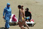 Muslimské plavky burkini dostaly v Cannes stopku