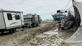 Americký festival Burning man (Hořící muž) narušil silný déšť