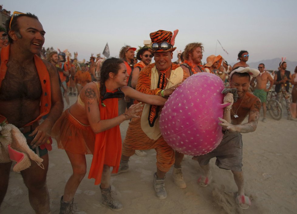 Netradiční festival se koná v nevadské poušti.