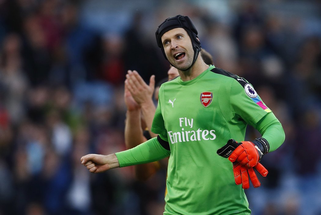 Brankář Arsenalu Petr Čech byl po výhře v Burnley v dobré náladě