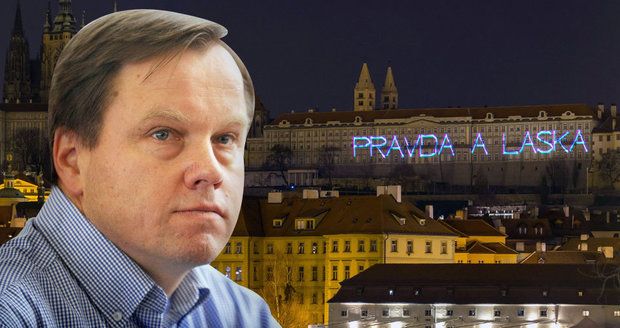 K Bursíkovi do bytu chtěla policie pro „pravdu a lásku“ na Hradě. Nepustil ji dál