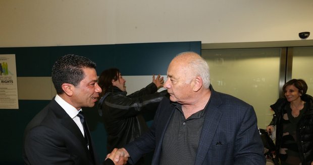 Filmový švagr Rockyho Burt Young dorazil do Prahy.