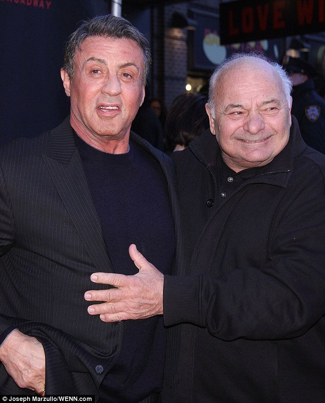 Stallone a Young se během natáčení sedmi dílů boxerského filmu stali kamarády.