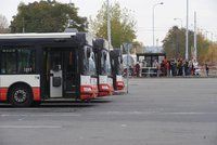 Ostré testování nového pohonu. Autobus na vodík bude rozvážet Pražany už od zimy