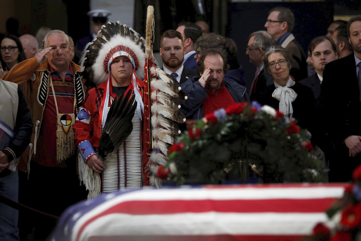 Posledního rozloučení s oblíbeným prezidentem USA se ve Washingtonu zúčastnila i řada světových státníků.