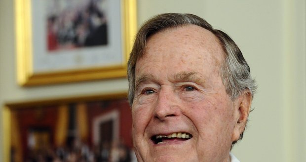 Vážné zranění exprezidenta USA. George Bush si zlomil krční obratel