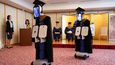 Japonská univerzita použila roboty k virtuální promoci studentů.