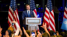 Pete Buttigieg oznámil, že odstupuje ze souboje o demokratickou nominaci na šéfa Bílého domu. Buttigieg to sdělil svým příznivcům ve městě South Bend v Indianě, kde dříve zastával funkci starosty