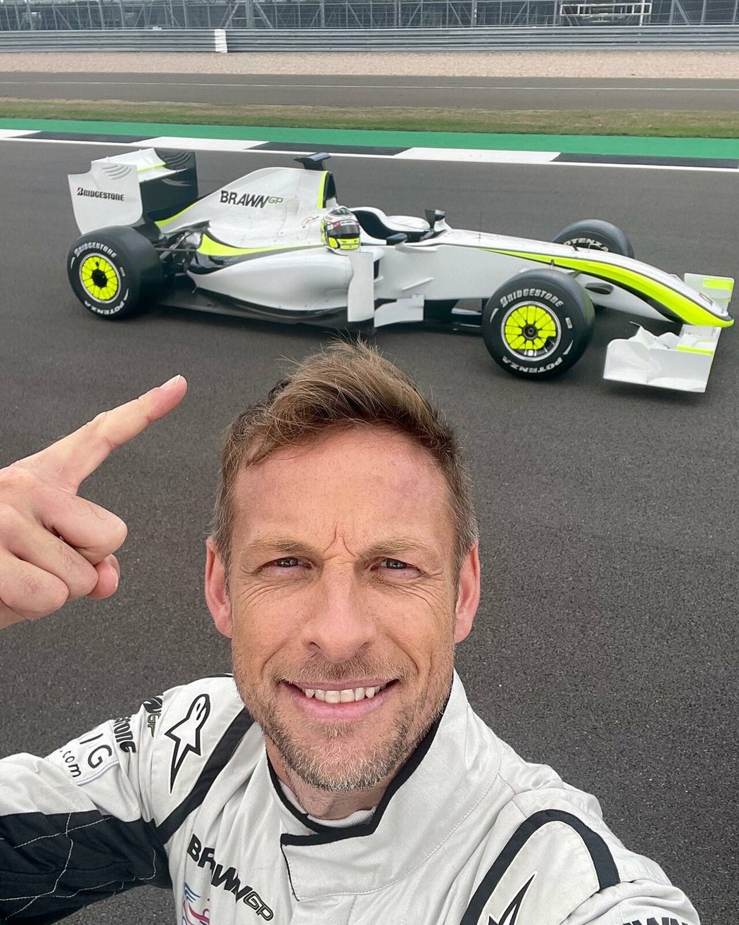 Bývalý automobilový jezdec Jenson Button prodává svůj luxusní obytný vůz