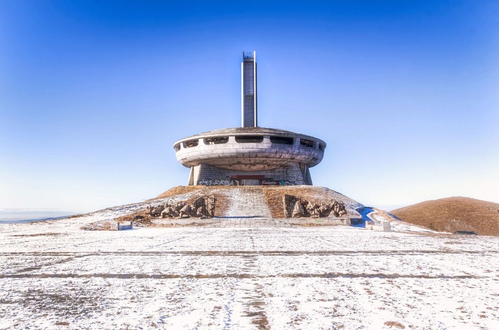 Socialistický monument Buzludža v Bulharsku