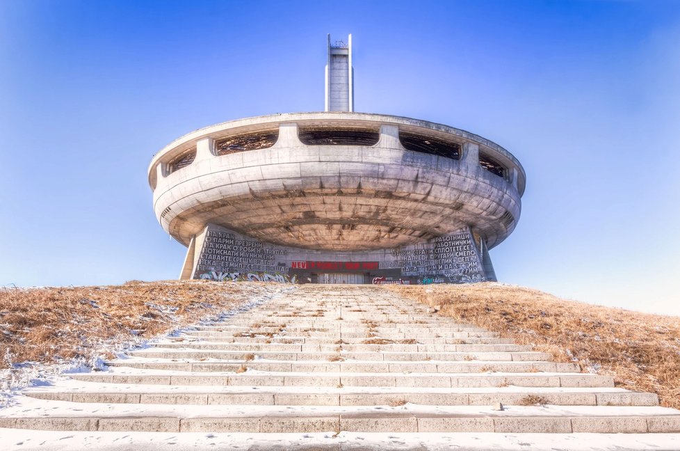 Socialistický monument Buzludža v Bulharsku