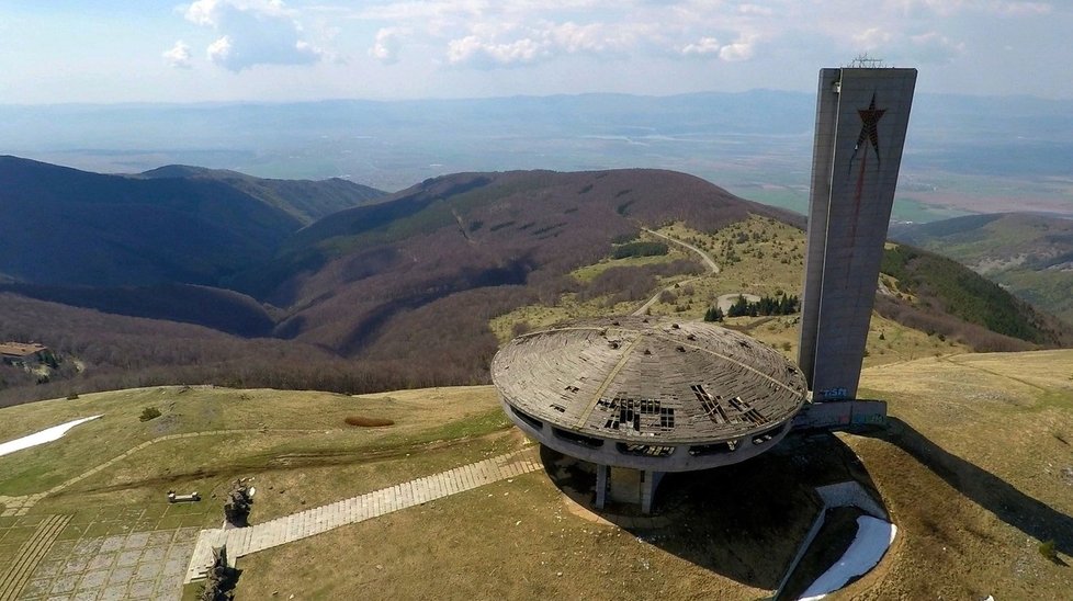 Socialistický monument Buzludža v Bulharsku