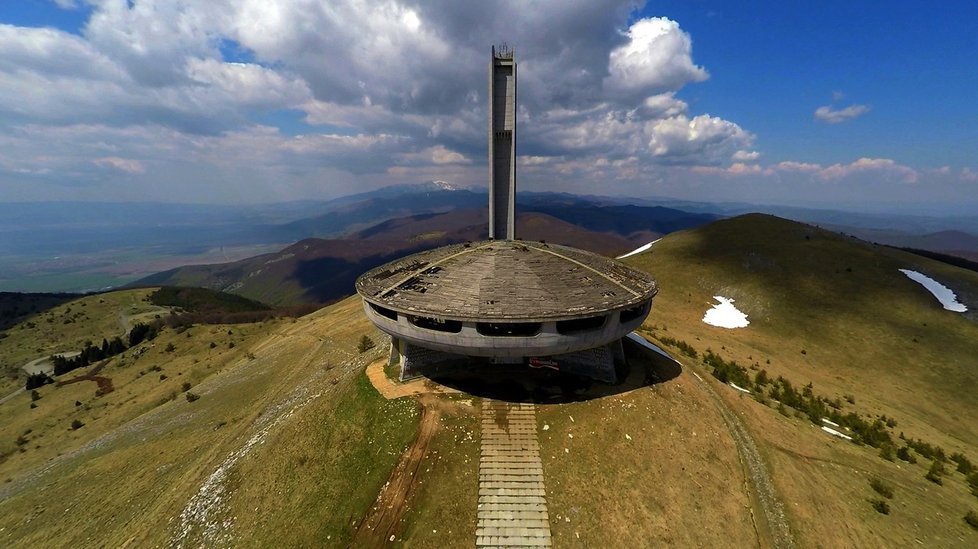 Socialistický monument Buzludža v Bulharsku