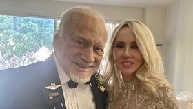 Buzz Aldrin a Anka Faurová se vzali v Los Angeles