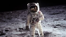 Buzz Aldrin na povrchu Měsíce v roce 1969. Povede se konečně přistát i Evropanům?
