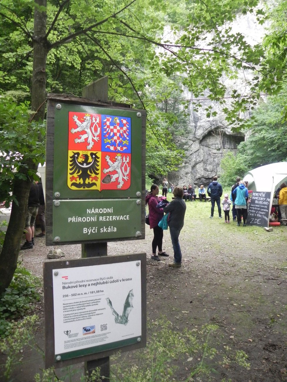 Jeskyně Býčí skála u Adamova je veřejnosti přístupná jen po tři letní víkendy.