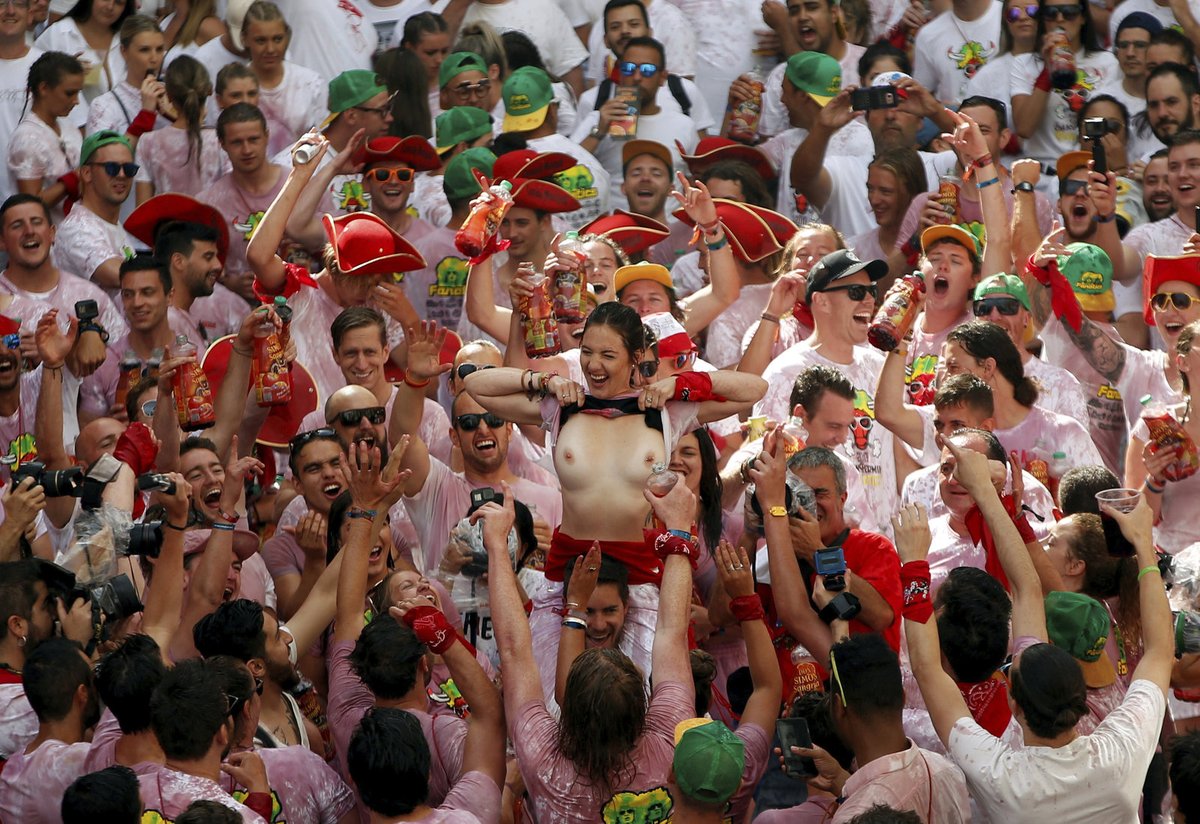 I takové obrázky nabízí tradiční festival San Fermín.