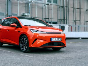Do Paříže míří rekordní počet čínských značek. Některé z nich možná ani neznáte