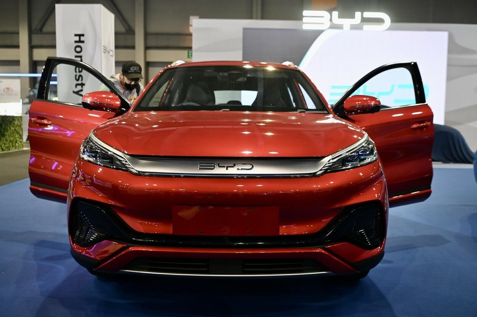 Čínský výrobce elektromobilů BYD míří na evropský trh.