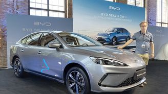 BYD Seal 5 DM-i poprvé na českých silnicích: Čtvery dveře i vyspělý plug-in hybrid BYD Seal 5 DM-i poprvé na českých silnicích: Čtvery dveře i vyspělý plug-in hybrid