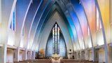 Nádhera! Fotograf zachytil interiéry modernistických kostelů z celého světa