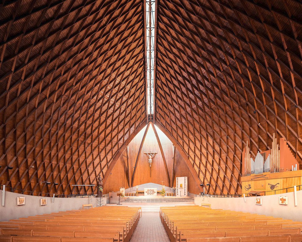 Fotograf zachytil krásu moderních kostelů