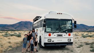 Jak se žije v autobusu: Takto vypadají nejlepší předělávky k bydlení