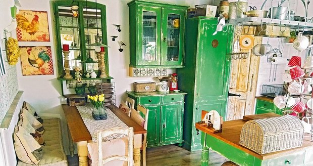 „Zelenou kuchyň jsem měla vždy. Miluju teplé útulné bydlení plné barev," říká blogerka Morkusovic.