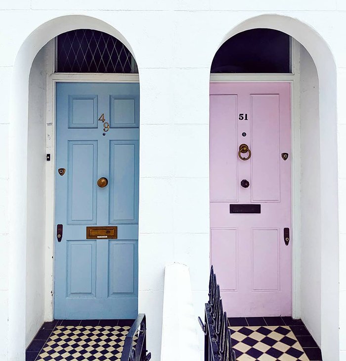 Krásu vstupních dveří v Londýně zachytila fotografka Bella Foxwell