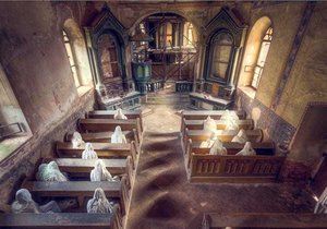 Fotograf mapuje mizející krásu opuštěných kostelů