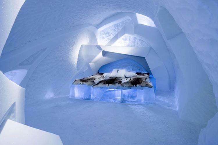 Ledová výzdoba luxusních pokojů Icehotelu poprvé vydrží po celý rok