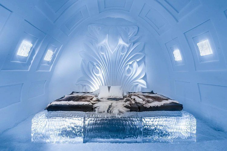 Ledová výzdoba luxusních pokojů Icehotelu poprvé vydrží po celý rok