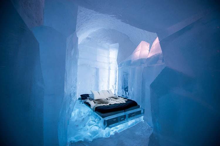 Ledová výzdoba luxusních pokojů Icehotelu poprvé vydrží po celý rok