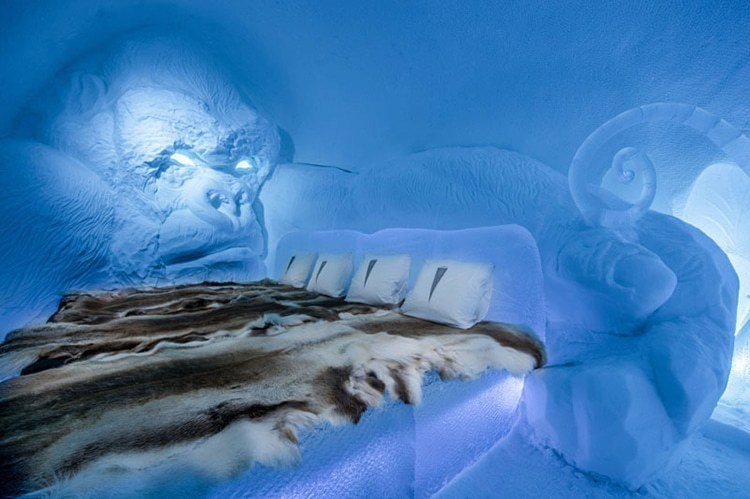 Ledová výzdoba luxusních pokojů Icehotelu poprvé vydrží po celý rok