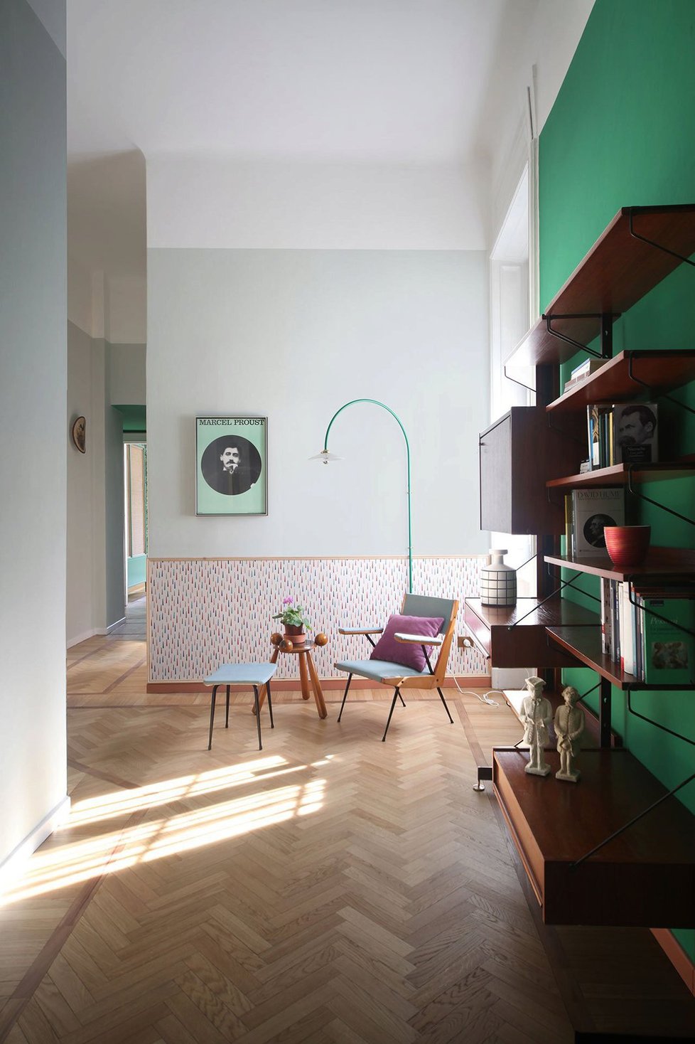 Citlivá rekonstrukce vnesla do historického apartmánu v Miláně retro design a přírodu.