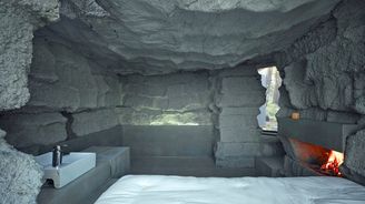 OBRAZEM: Honosná sídla lze postavit i na strmých skalách či v jeskyních