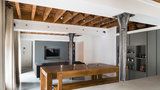 Byt ve skladu z 19. století se proměnil v moderní loft s patinou historie