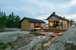 Dvojice mladých designérů vytvořila na pustém ostrově útulný dům na prázdniny